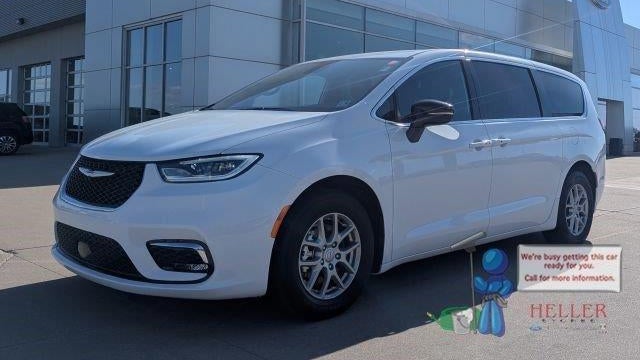 Preowned 2025 Chrysler Pacifica Select for Sale