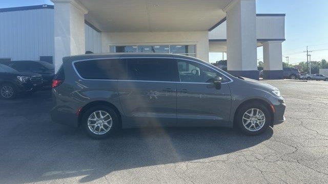 Preowned 2025 Chrysler Pacifica Select for Sale