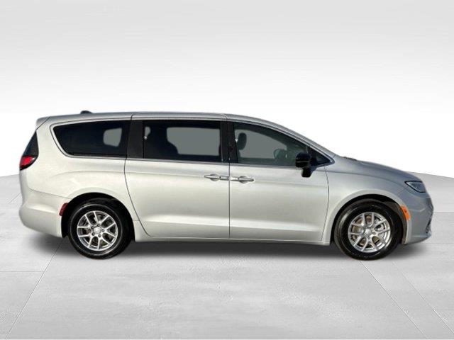2026 Chrysler Pacifica - $31,000