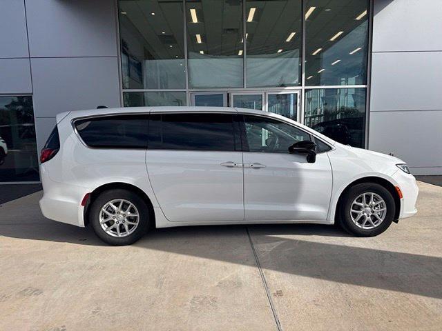 2026 Chrysler Pacifica - $32,297