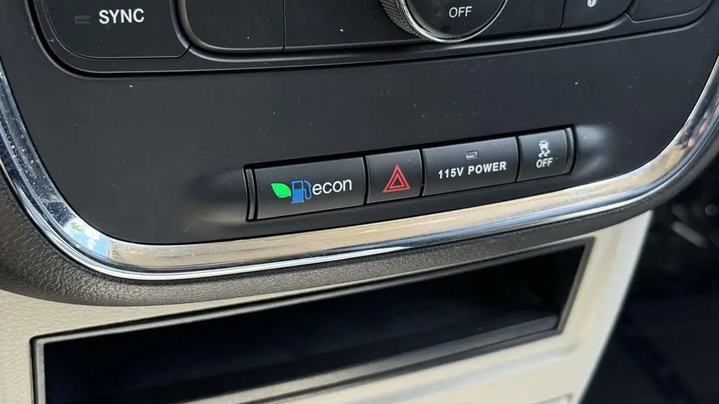 2015 Chrysler Town and Country Touring