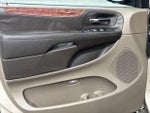 2015 Town and Country Thumbnail 17