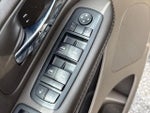 2015 Town and Country Thumbnail 18