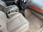 2015 Town and Country Thumbnail 32