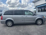 2016 Town and Country Thumbnail 4