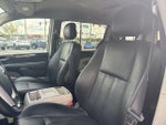 2016 Town and Country Thumbnail 6
