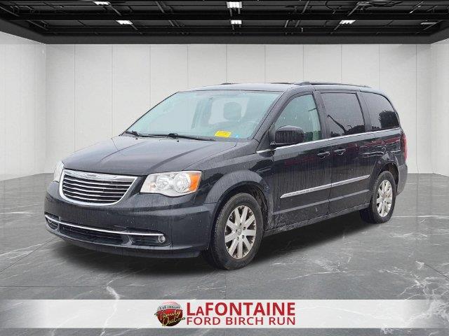 2016 Chrysler Town And Country - $5,830