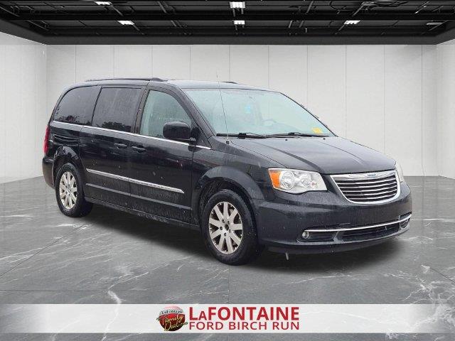 2016 Chrysler Town And Country - $5,500