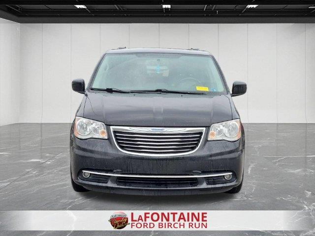 2016 Chrysler Town And Country - $5,500