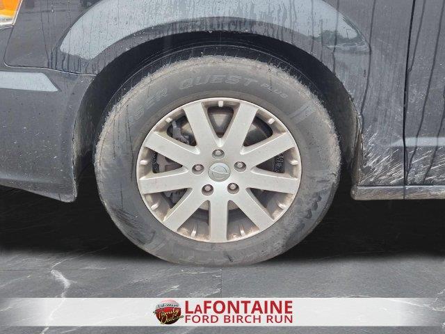 2016 Chrysler Town And Country - $5,500