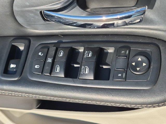 2016 Chrysler Town And Country - $5,500