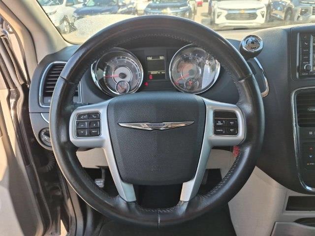 2016 Chrysler Town And Country - $5,500