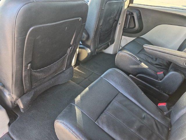 2016 Chrysler Town And Country - $5,500