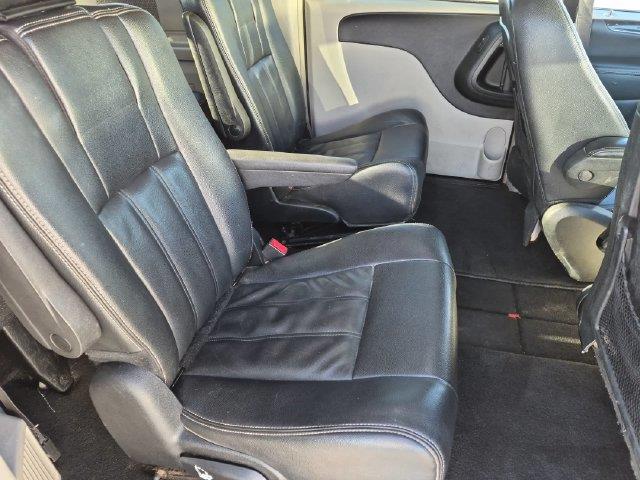 2016 Chrysler Town And Country - $5,500