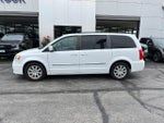 2016 Town and Country Thumbnail 3