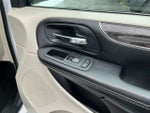 2016 Town and Country Thumbnail 10