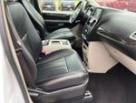 2016 Town and Country Thumbnail 11