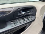 2016 Town and Country Thumbnail 15