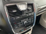2016 Town and Country Thumbnail 23