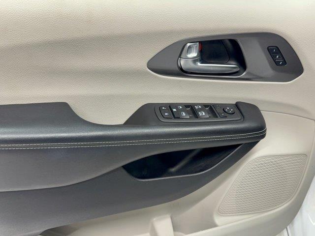 2022 Chrysler Pacifica - $17,947
