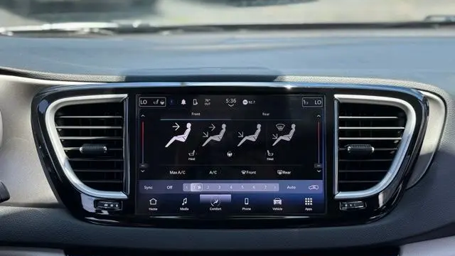 2023 Chrysler Pacifica Touring L