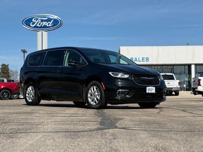 Photo of a 2023 Chrysler Pacifica Touring L 4DR Mini-Van for sale