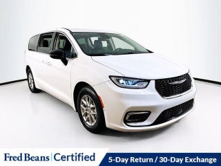 2024 Chrysler Pacifica with Bright White Clearcoat Exterior