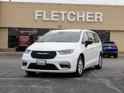 Photo of a 2024 Chrysler Pacifica Touring L 4DR Mini-Van for sale