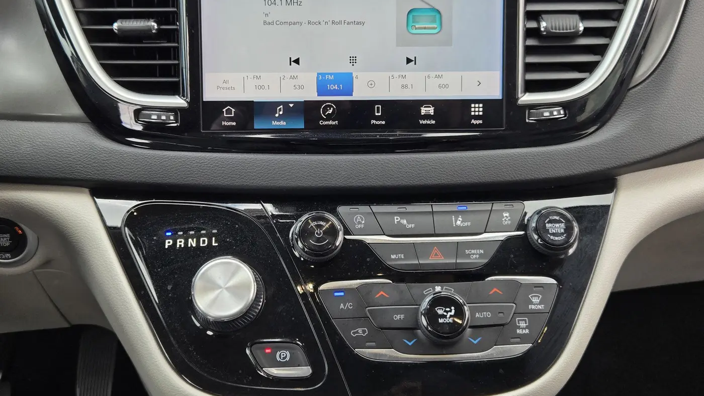 2024 Chrysler Pacifica Touring L