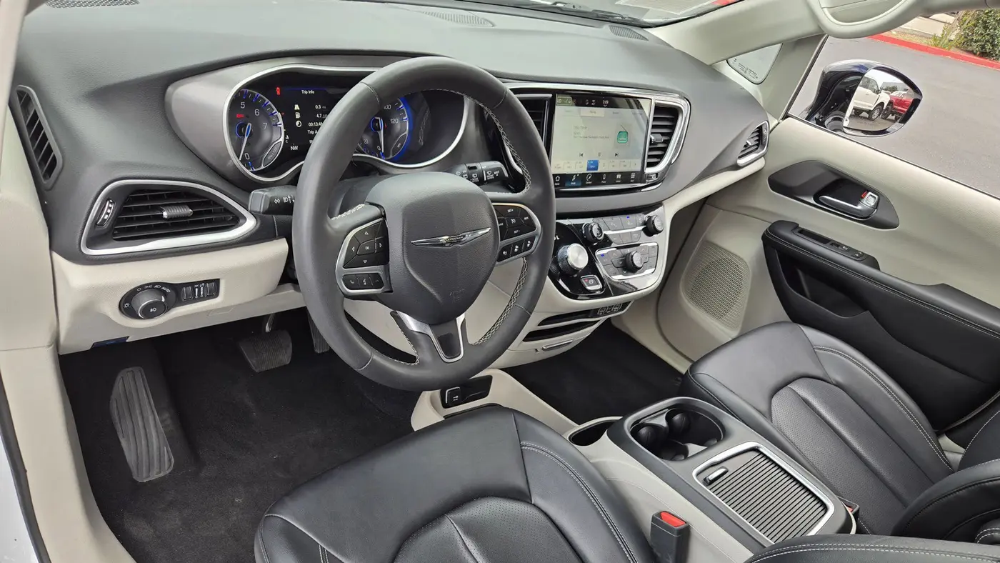 2024 Chrysler Pacifica Touring L