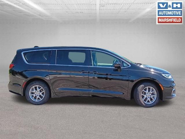 2024 Chrysler Pacifica - $24,602