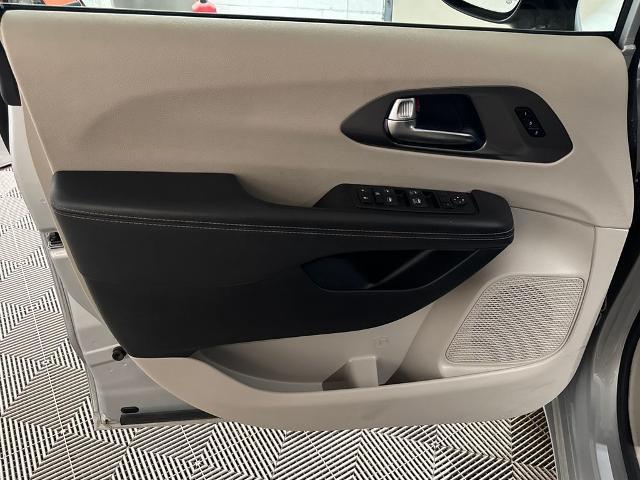 2024 Chrysler Pacifica - $21,500