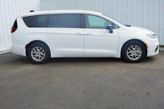 2024 Chrysler Pacifica - $22,000