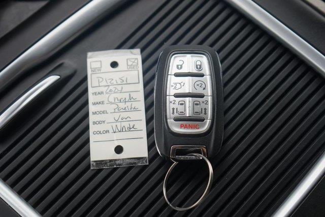 2024 Chrysler Pacifica - $22,000