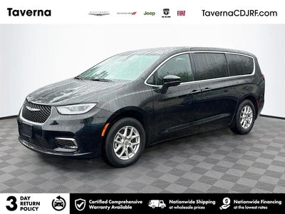 Photo of a 2025 Chrysler Pacifica Select 4DR Mini-Van for sale