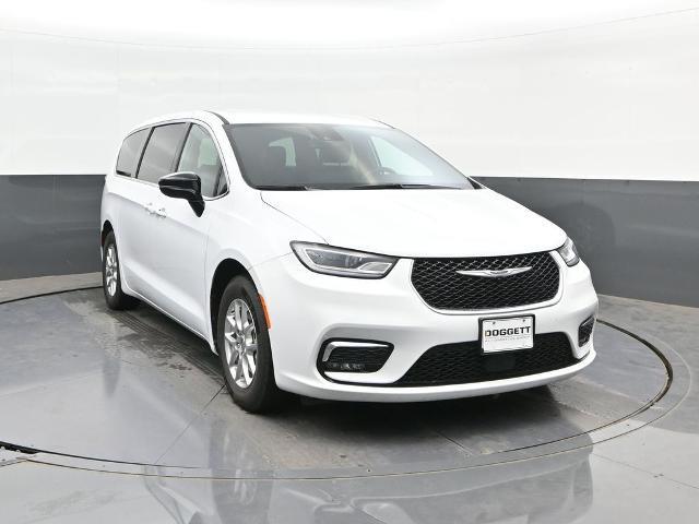 2025 Chrysler Pacifica - $22,249