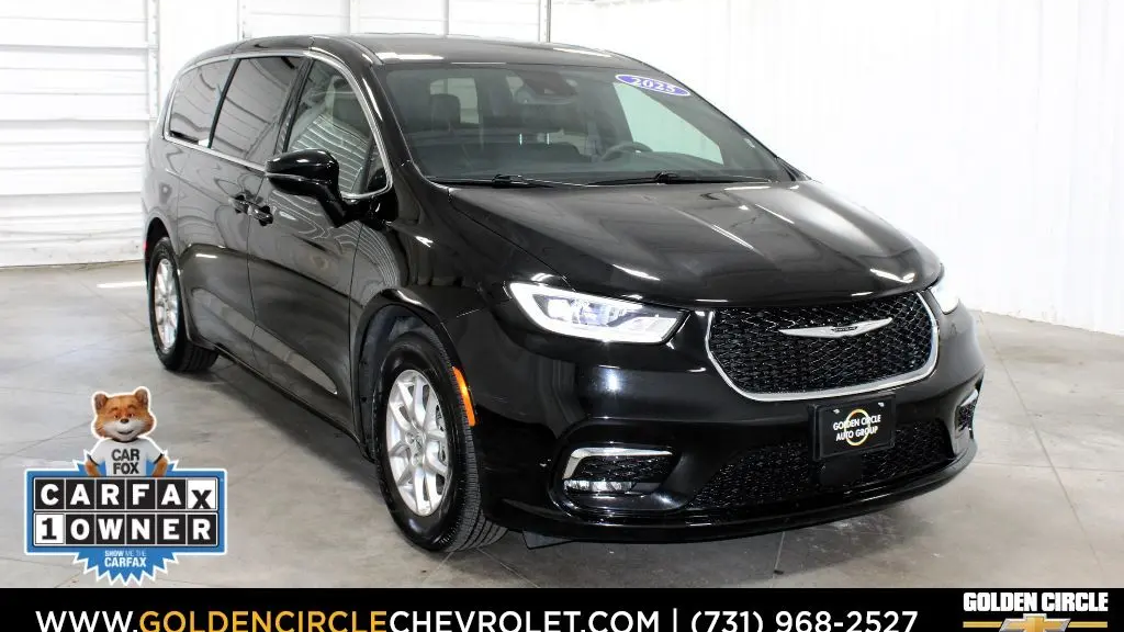 Preowned 2025 Chrysler Pacifica Select for Sale
