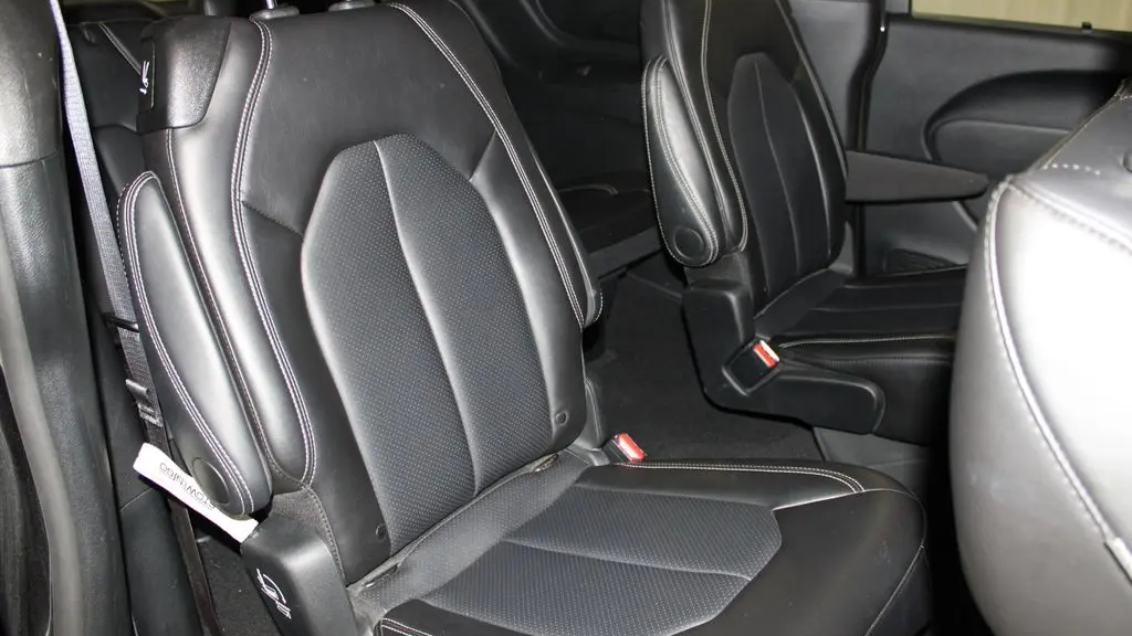 2025 Chrysler Pacifica Select
