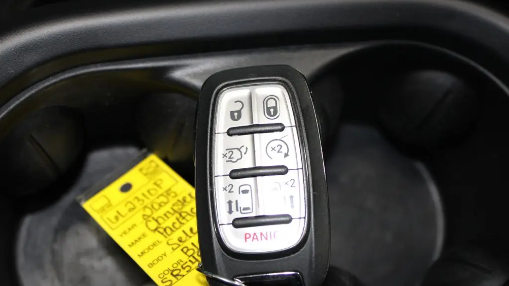 2025 Chrysler Pacifica Select