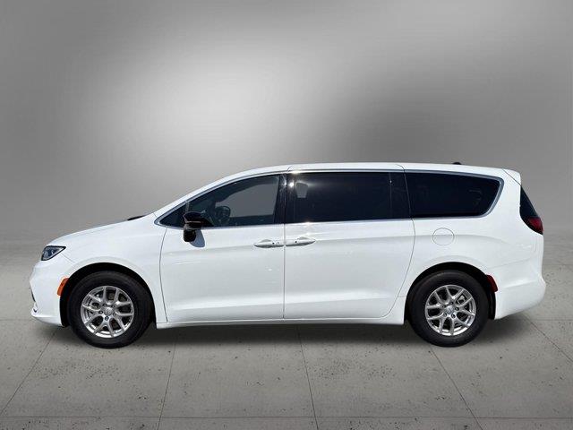2025 Chrysler Pacifica - $28,450
