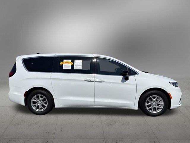 2025 Chrysler Pacifica - $28,450