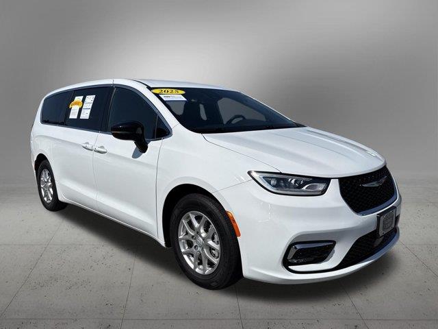 2025 Chrysler Pacifica - $28,450