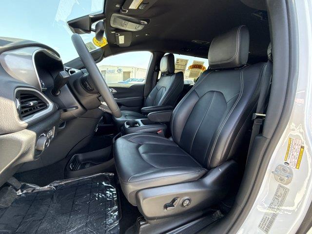 2025 Chrysler Pacifica - $28,450