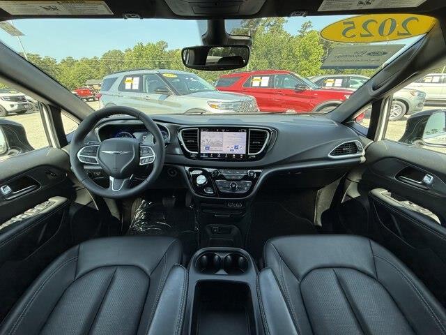 2025 Chrysler Pacifica - $28,450