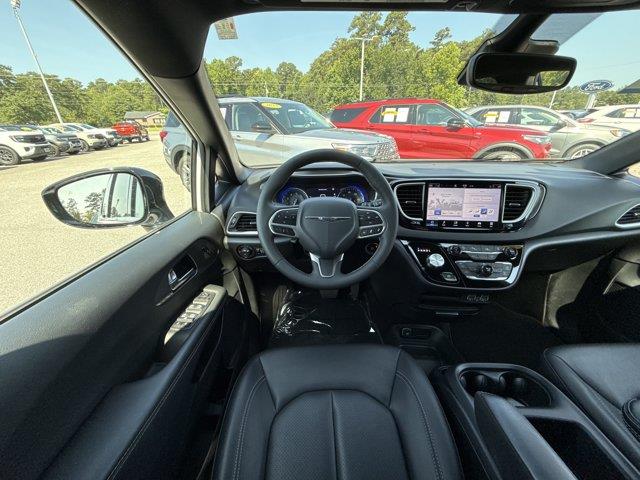2025 Chrysler Pacifica - $28,450