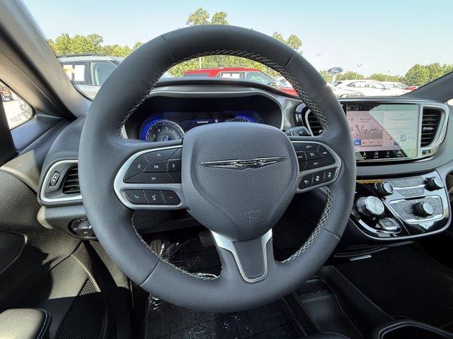 2025 Chrysler Pacifica - $28,450