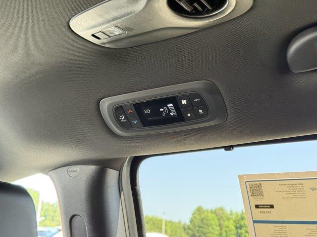 2025 Chrysler Pacifica - $28,450