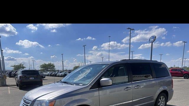 2013 Chrysler Town and Country Touring