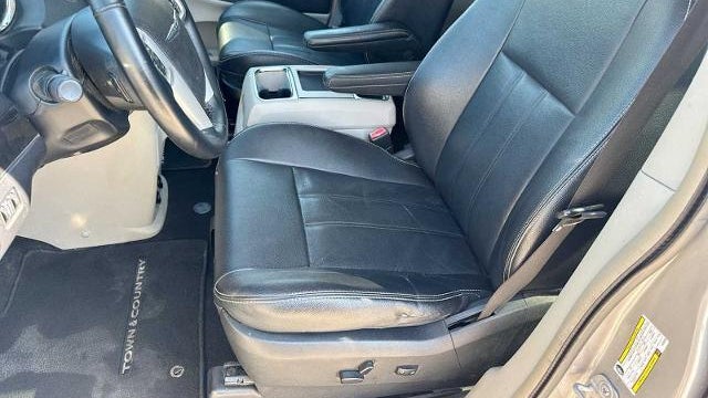 2014 Chrysler Town and Country Touring