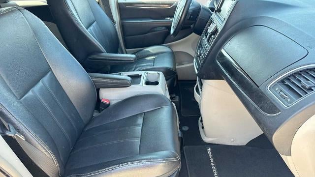 2014 Chrysler Town and Country Touring